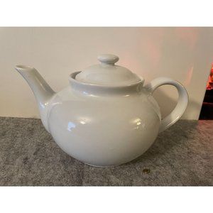 Very Clean White Ceramic  Tea Pot 8.50 x 5.50   # 1273
